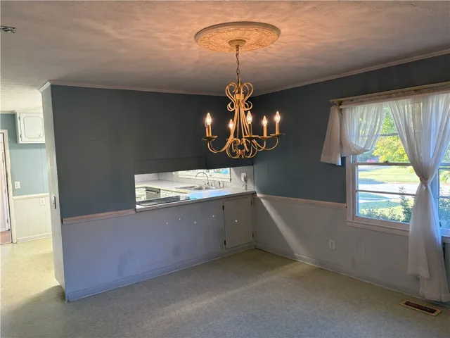 Multi-purpose living or dining area adjacent to kitchen