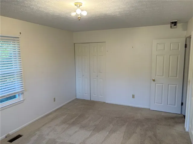 Primary bedroom w/multiple closets