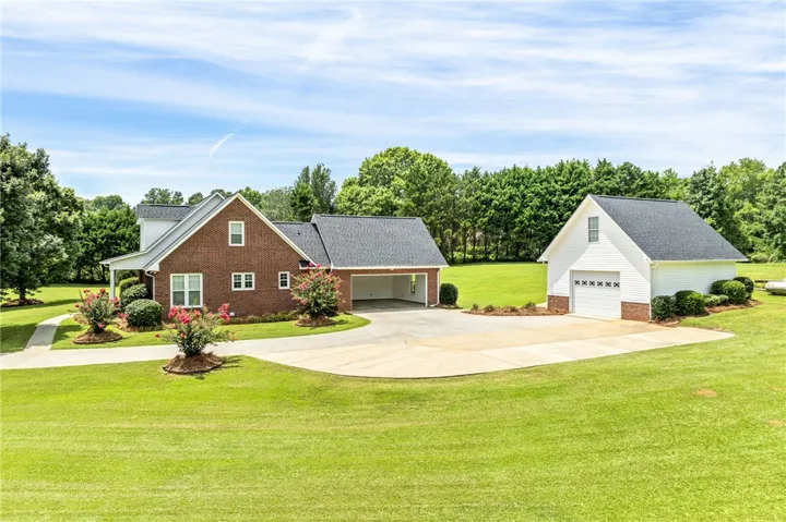 174 Oakview Way, Roanoke, Alabama 36274