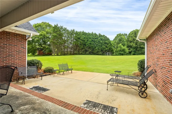 174 Oakview Way, Roanoke, Alabama 36274