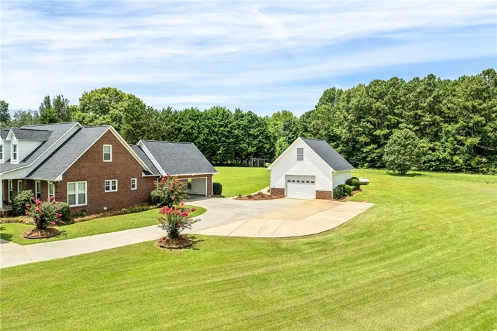 174 Oakview Way, Roanoke, Alabama 36274