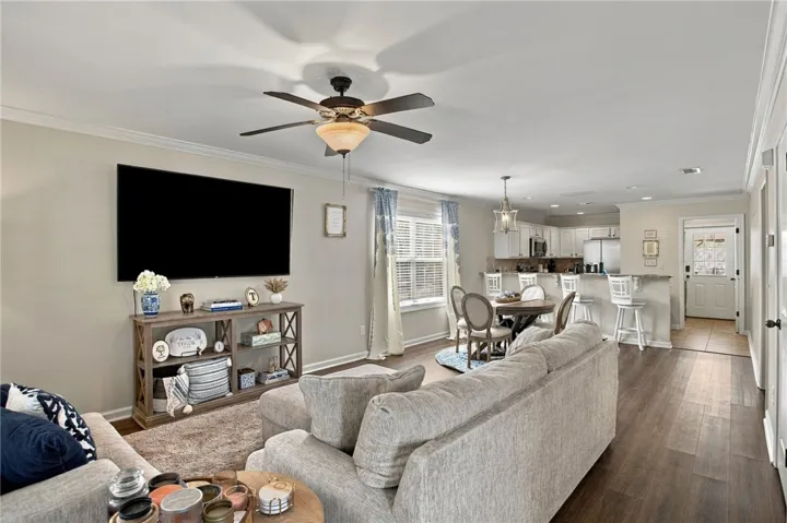 An open layout connects the comfortable living room directly with the dining area and kitchen.