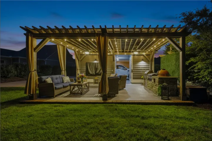 This is the epitome of outdoor living at it's best!