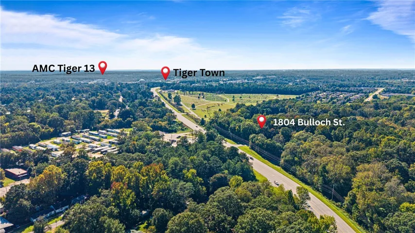 Mega convenient to Lowes, Tiger Town, etc.!
