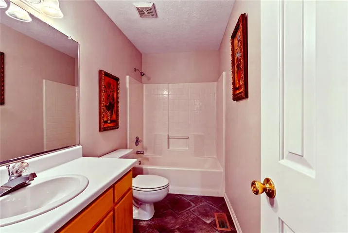 202 N 17th Avenue, Lanett, Alabama 36863