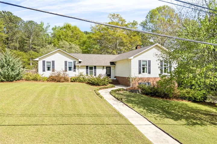 202 N 17th Avenue, Lanett, Alabama 36863
