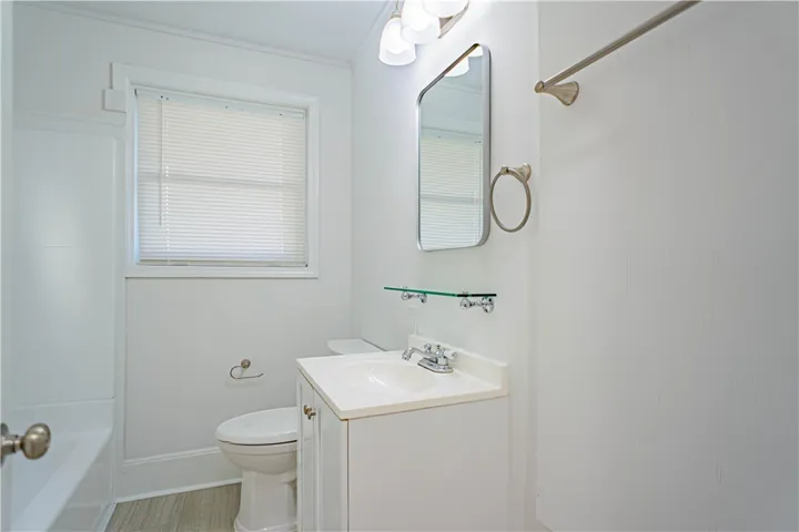 Clean lines and a functional layout define this classic full bathroom setup.