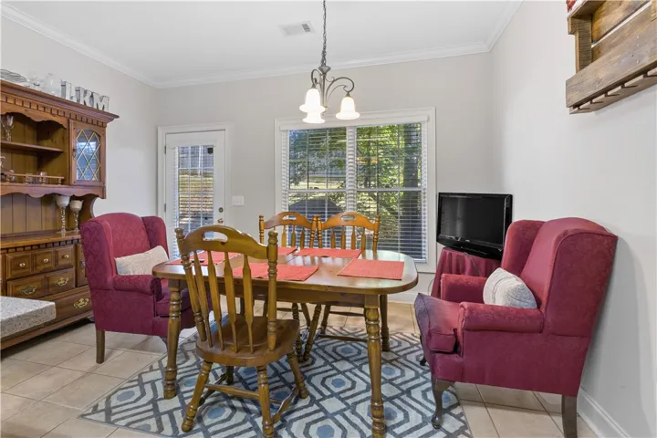breakfast area in kitchen