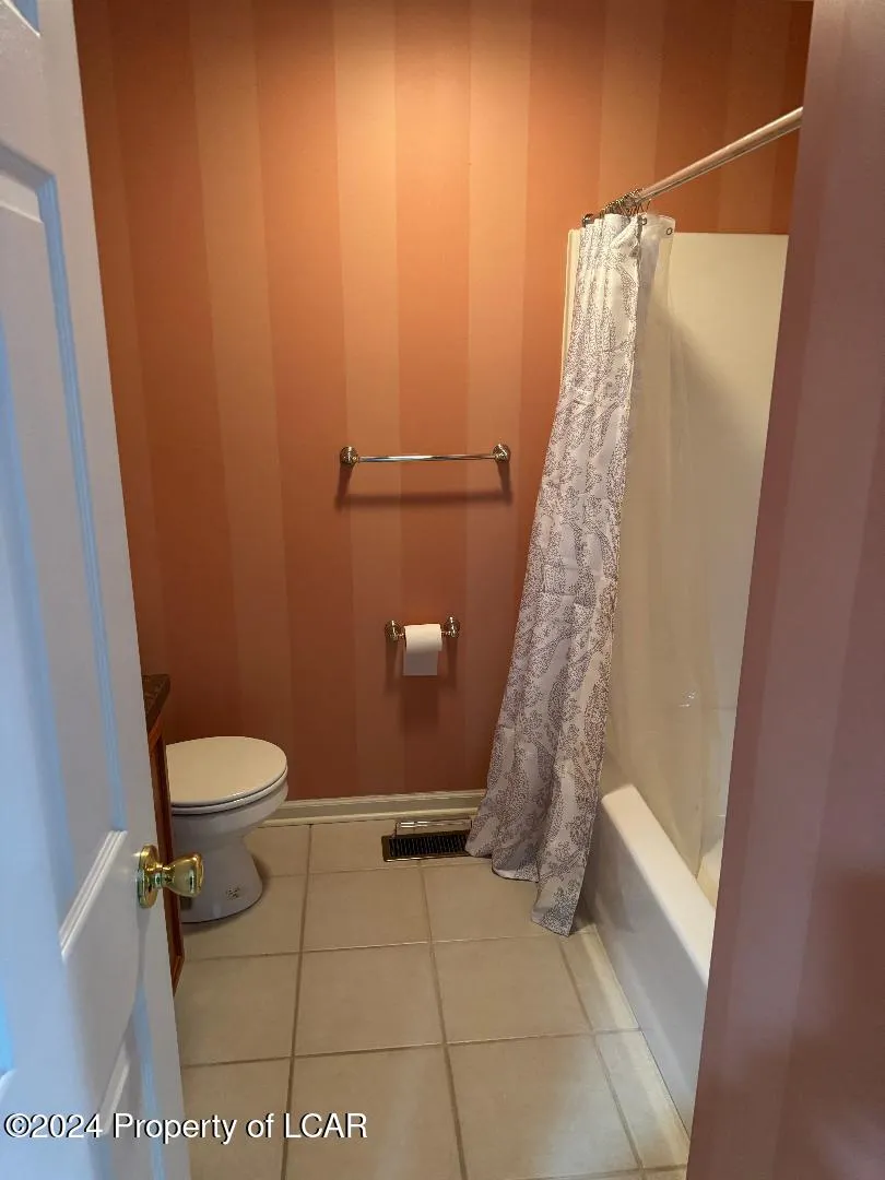 108 E Refuge Drive, Drums, Pa 18222, 2 Bedrooms Bedrooms, 9 Rooms Rooms,3 BathroomsBathrooms,Residential,For Sale,Refuge,24-6143