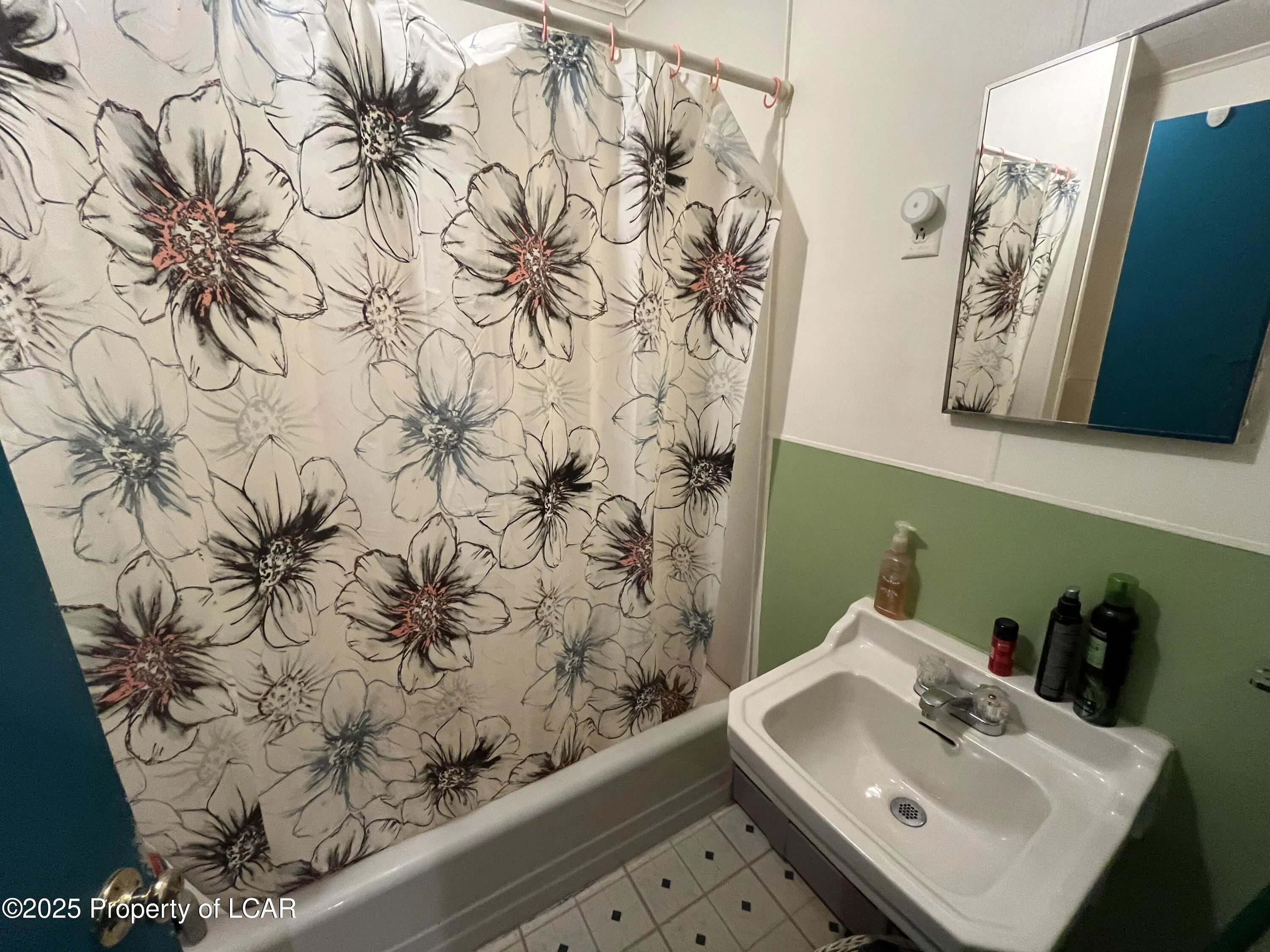 1231 Main Street, Swoyersville, PA 18704, ,Residential Income,For Sale,Main,25-2382