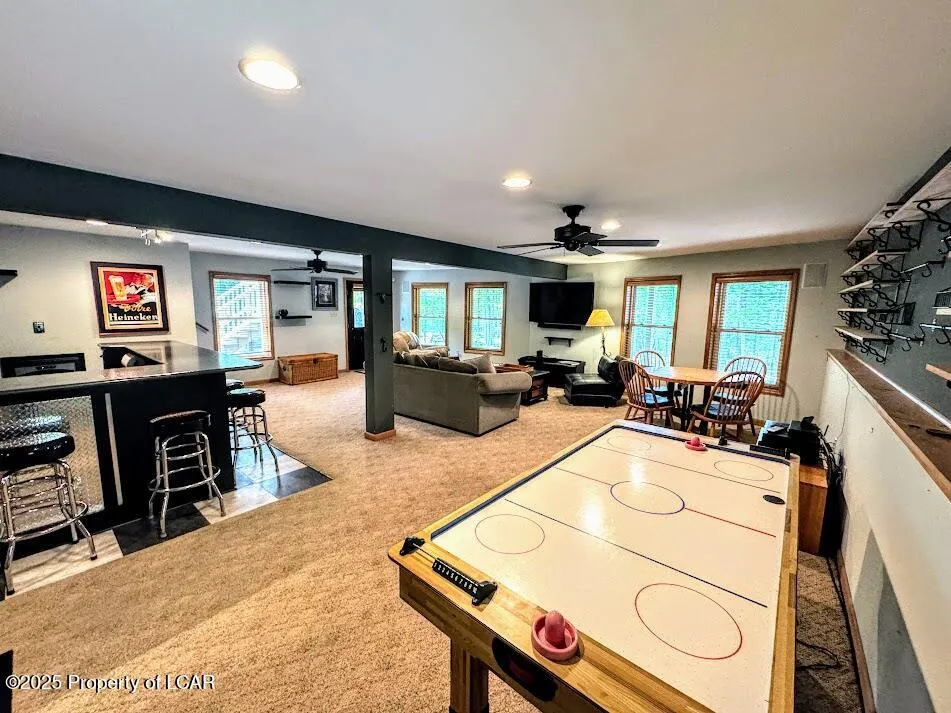 64 Algonquin Drive, Hazleton, PA 18202, 3 Bedrooms Bedrooms, 9 Rooms Rooms,3 BathroomsBathrooms,Residential,For Sale,Algonquin Drive,25-2450