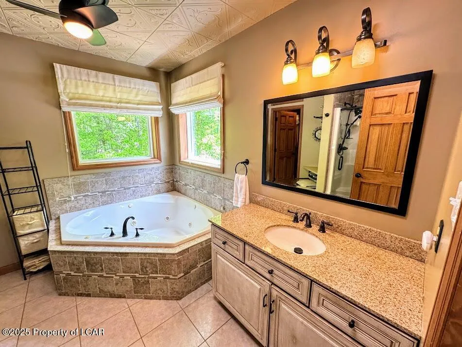 64 Algonquin Drive, Hazleton, PA 18202, 3 Bedrooms Bedrooms, 9 Rooms Rooms,3 BathroomsBathrooms,Residential,For Sale,Algonquin Drive,25-2450