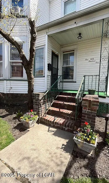 101 E Green Street, Nanticoke, PA 18634, 3 Bedrooms Bedrooms, 8 Rooms Rooms,2 BathroomsBathrooms,Residential Lease,For Rent,Green,25-2504