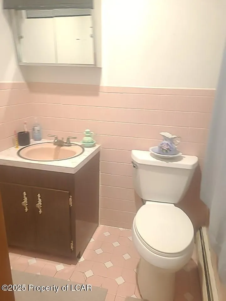 910 Roosevelt Street, Hazle Twp, PA 18202, 3 Bedrooms Bedrooms, 7 Rooms Rooms,2 BathroomsBathrooms,Residential,For Sale,Roosevelt,25-2654
