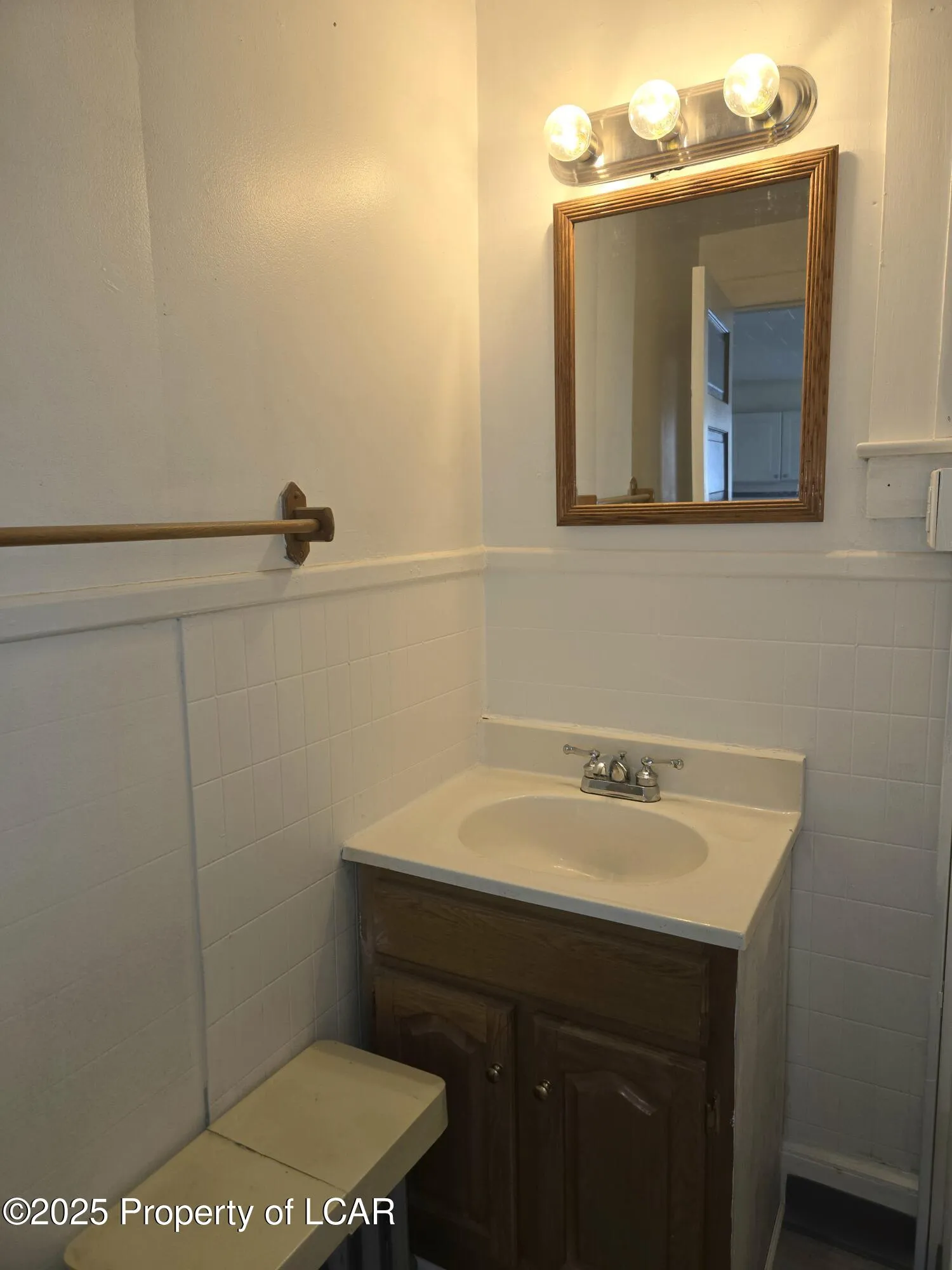 11 Ashley Street, Ashley, PA 18706, 1 Bedroom Bedrooms, 5 Rooms Rooms,1 BathroomBathrooms,Residential Lease,For Rent,Ashley,25-3216