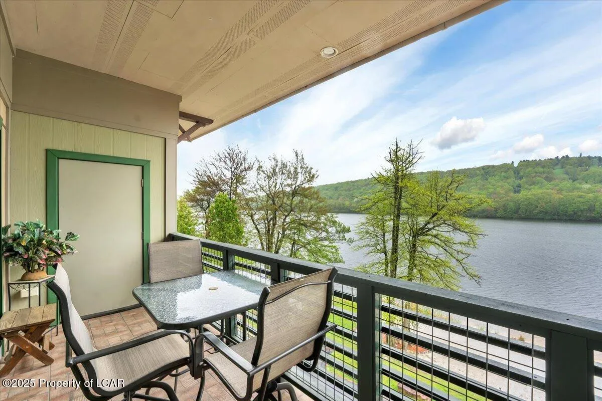 320 Hummingbird Way, Lake Harmony, PA 18624, 3 Bedrooms Bedrooms, 10 Rooms Rooms,3 BathroomsBathrooms,Residential,For Sale,Hummingbird Way,25-3113
