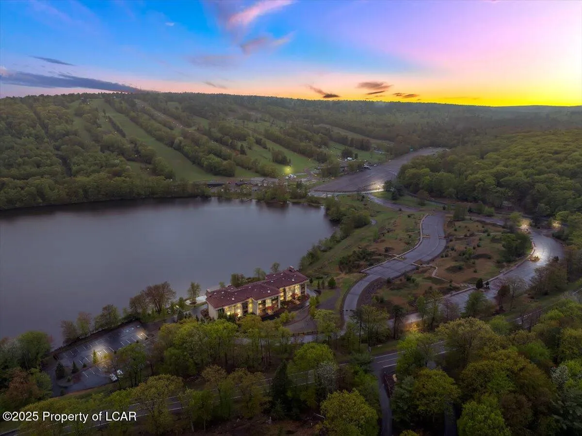 320 Hummingbird Way, Lake Harmony, PA 18624, 3 Bedrooms Bedrooms, 10 Rooms Rooms,3 BathroomsBathrooms,Residential,For Sale,Hummingbird Way,25-3113