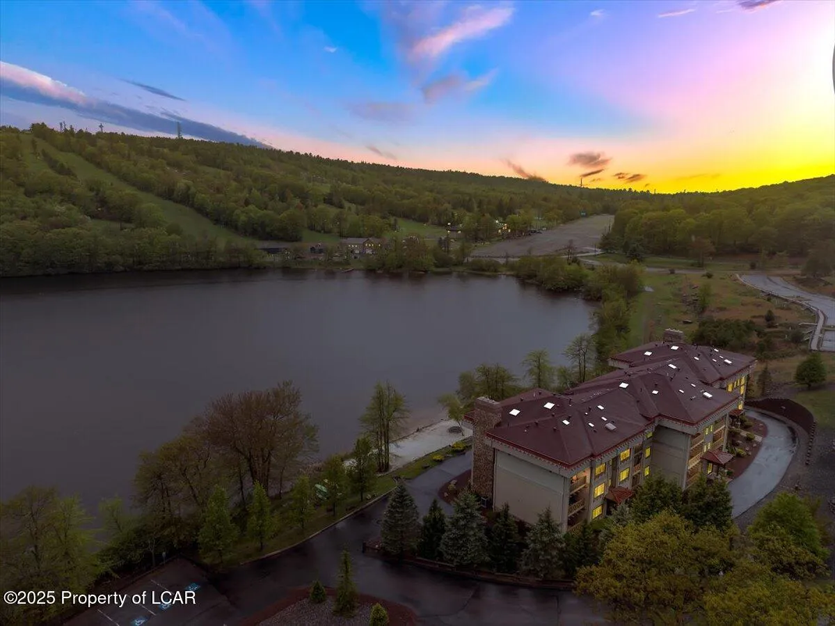 320 Hummingbird Way, Lake Harmony, PA 18624, 3 Bedrooms Bedrooms, 10 Rooms Rooms,3 BathroomsBathrooms,Residential,For Sale,Hummingbird Way,25-3113