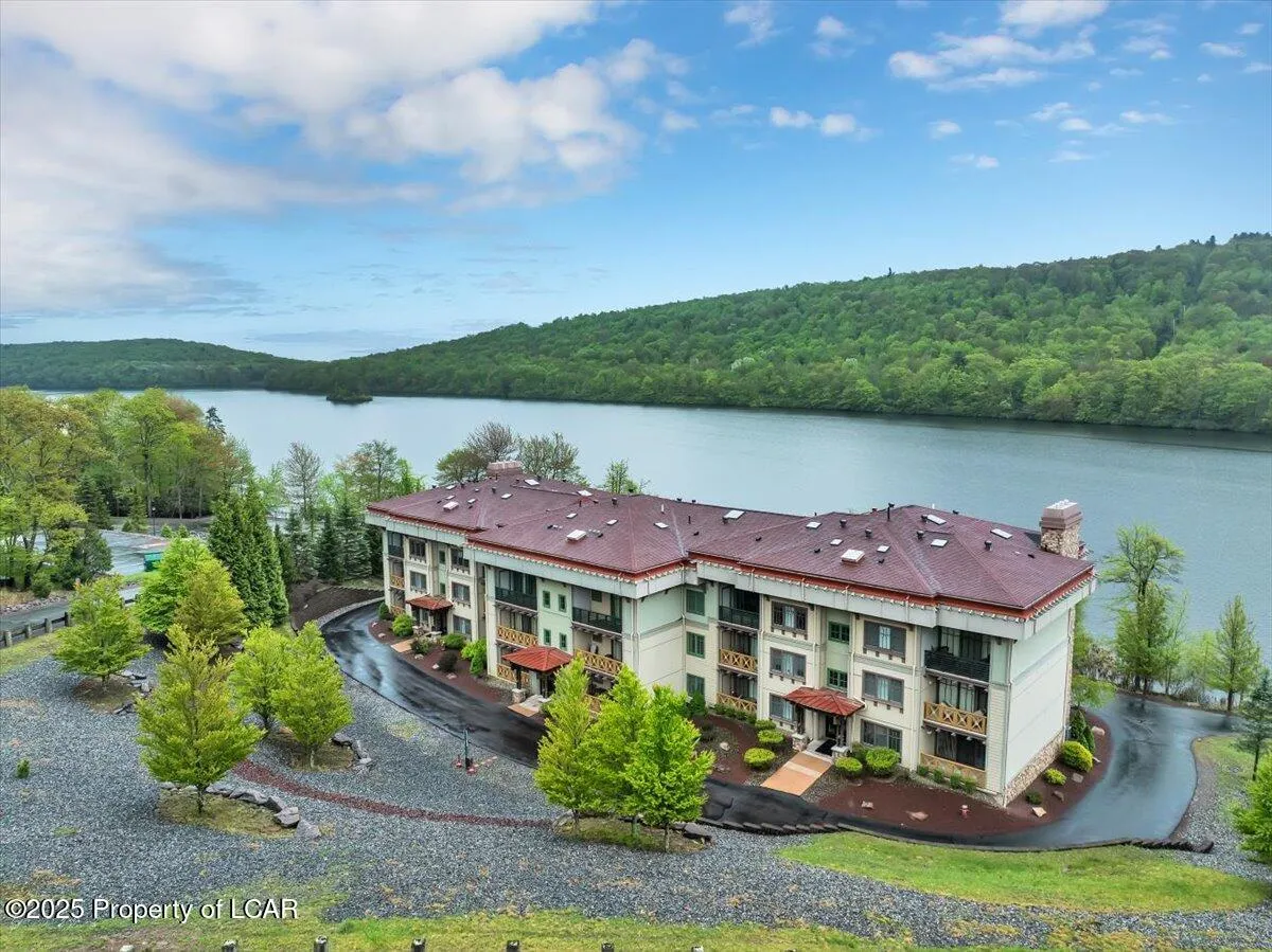 320 Hummingbird Way, Lake Harmony, PA 18624, 3 Bedrooms Bedrooms, 10 Rooms Rooms,3 BathroomsBathrooms,Residential,For Sale,Hummingbird Way,25-3113