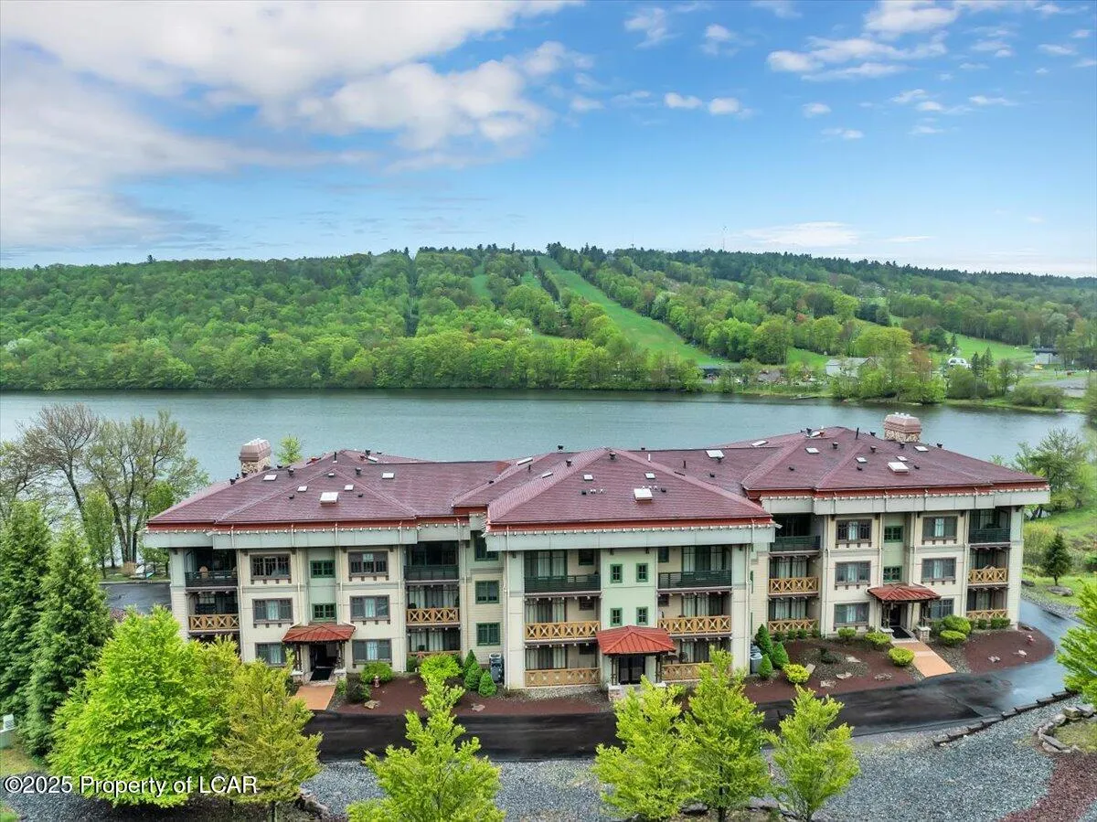 320 Hummingbird Way, Lake Harmony, PA 18624, 3 Bedrooms Bedrooms, 10 Rooms Rooms,3 BathroomsBathrooms,Residential,For Sale,Hummingbird Way,25-3113