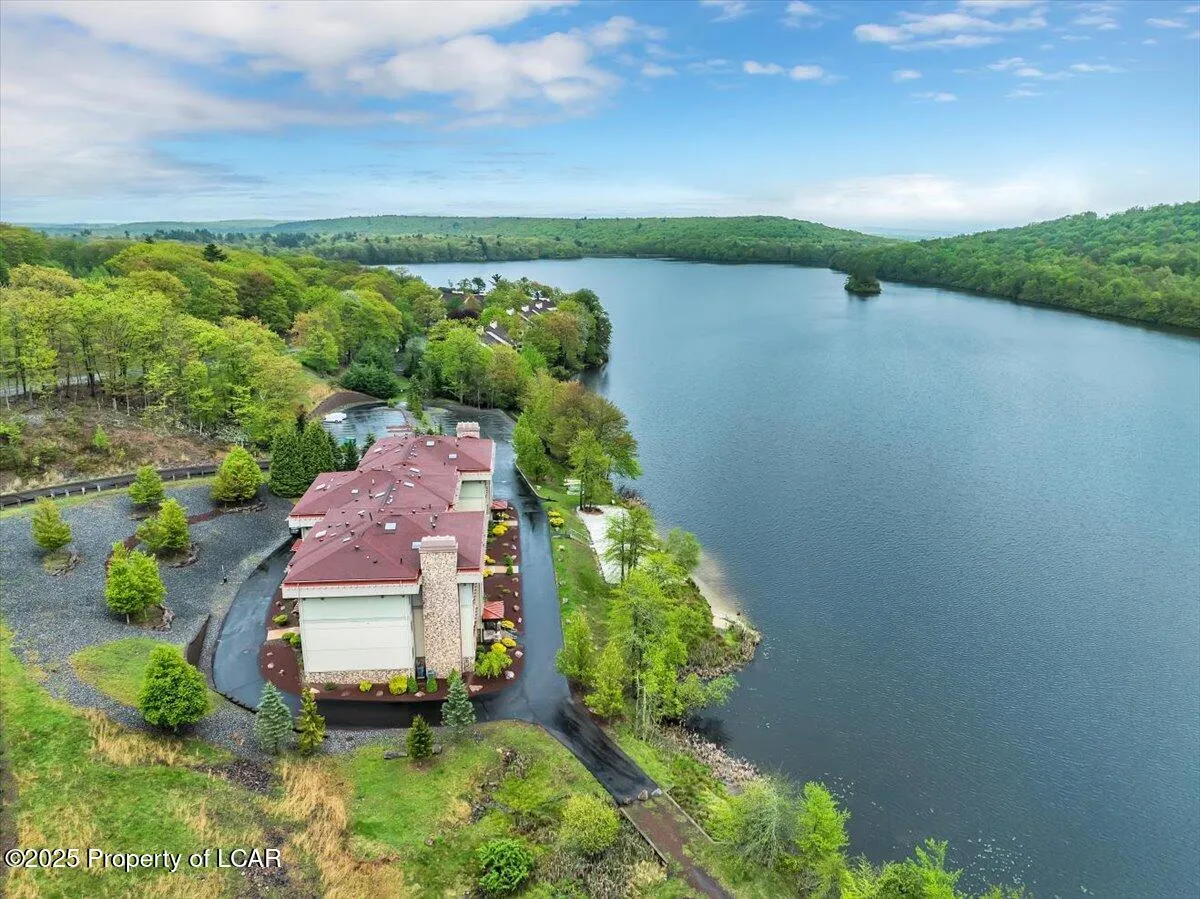 320 Hummingbird Way, Lake Harmony, PA 18624, 3 Bedrooms Bedrooms, 10 Rooms Rooms,3 BathroomsBathrooms,Residential,For Sale,Hummingbird Way,25-3113