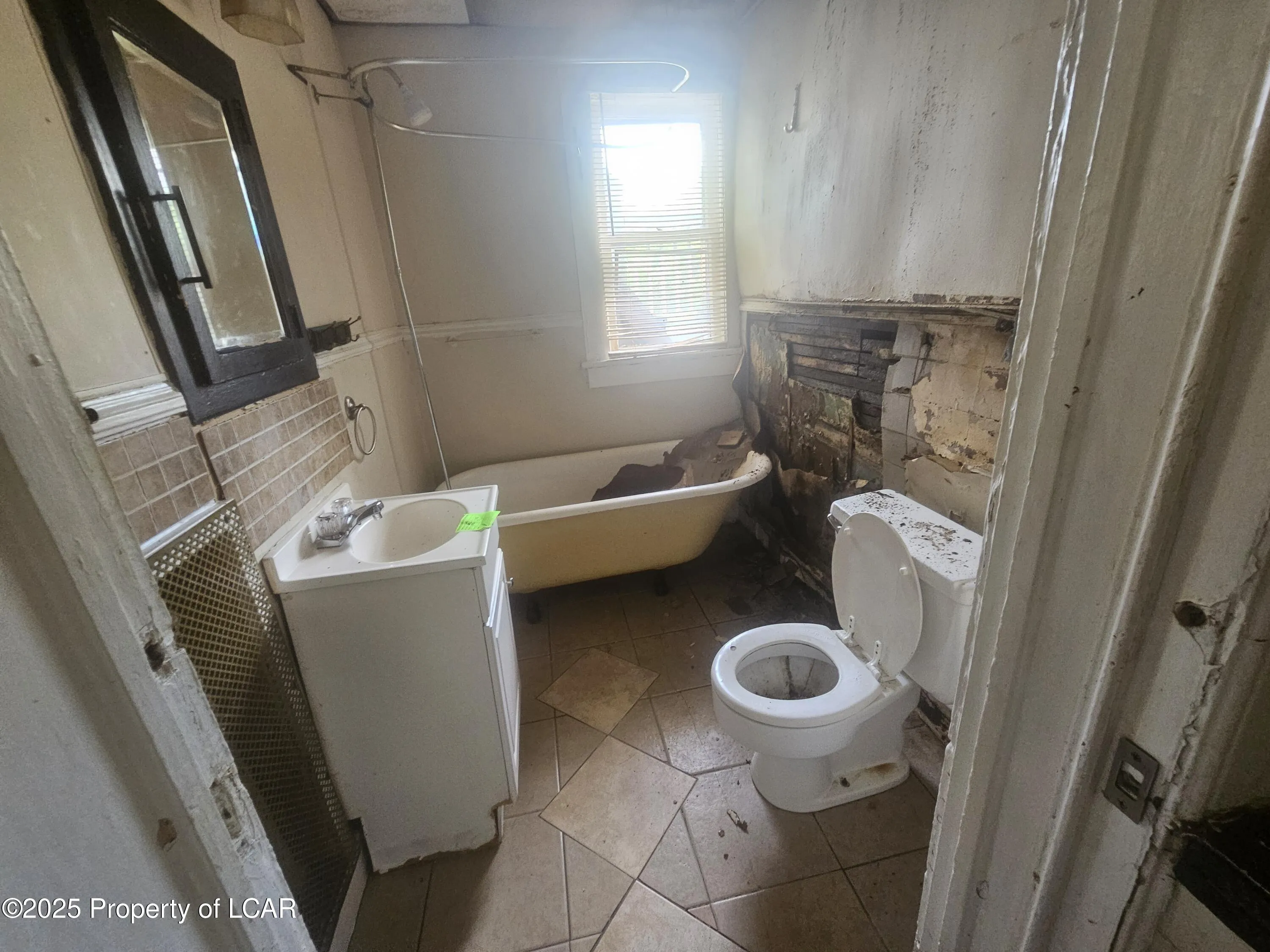 942 N Main Avenue, Scranton, PA 18508, ,Residential Income,For Sale,Main,25-3103