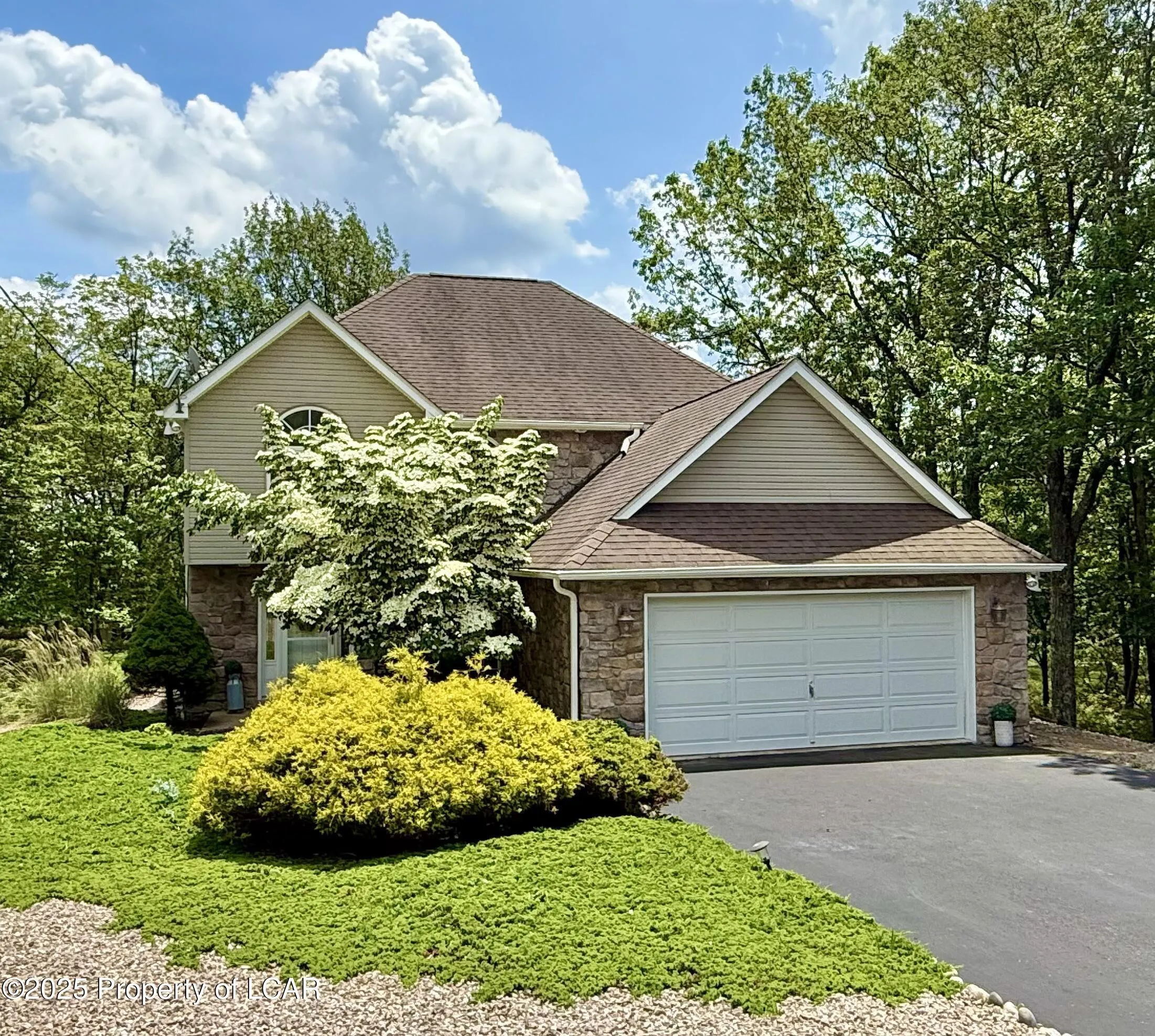 8 Glen Abbey Road, Hazle Twp, PA 18202, 4 Bedrooms Bedrooms, 11 Rooms Rooms,3 BathroomsBathrooms,Residential,For Sale,Glen Abbey,25-3138