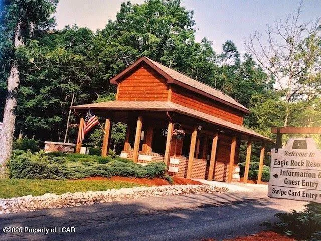 8 Glen Abbey Road, Hazle Twp, PA 18202, 4 Bedrooms Bedrooms, 11 Rooms Rooms,3 BathroomsBathrooms,Residential,For Sale,Glen Abbey,25-3138