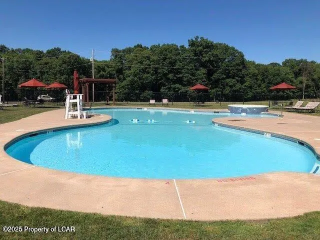 8 Glen Abbey Road, Hazle Twp, PA 18202, 4 Bedrooms Bedrooms, 11 Rooms Rooms,3 BathroomsBathrooms,Residential,For Sale,Glen Abbey,25-3138