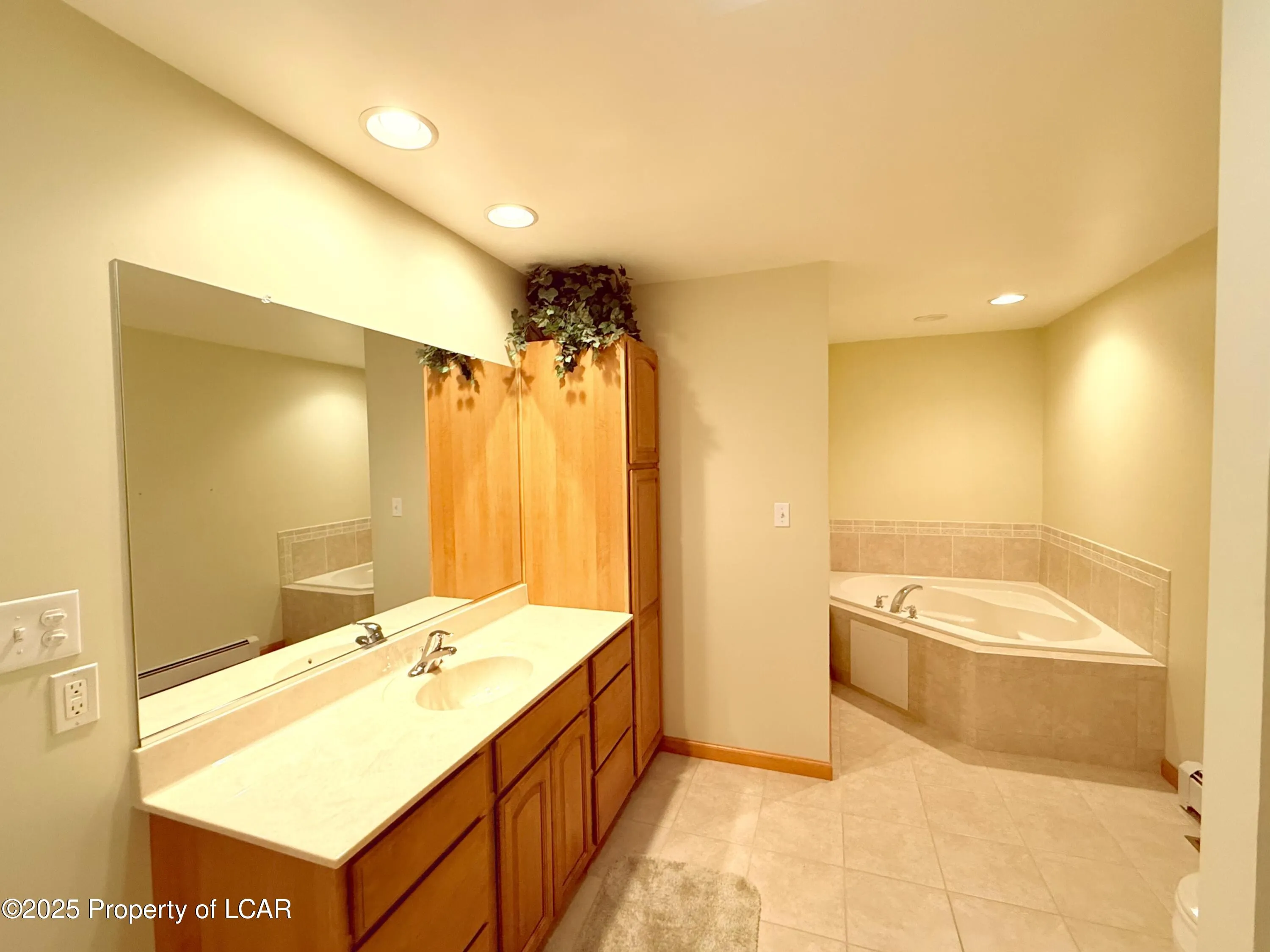 8 Glen Abbey Road, Hazle Twp, PA 18202, 4 Bedrooms Bedrooms, 11 Rooms Rooms,3 BathroomsBathrooms,Residential,For Sale,Glen Abbey,25-3138