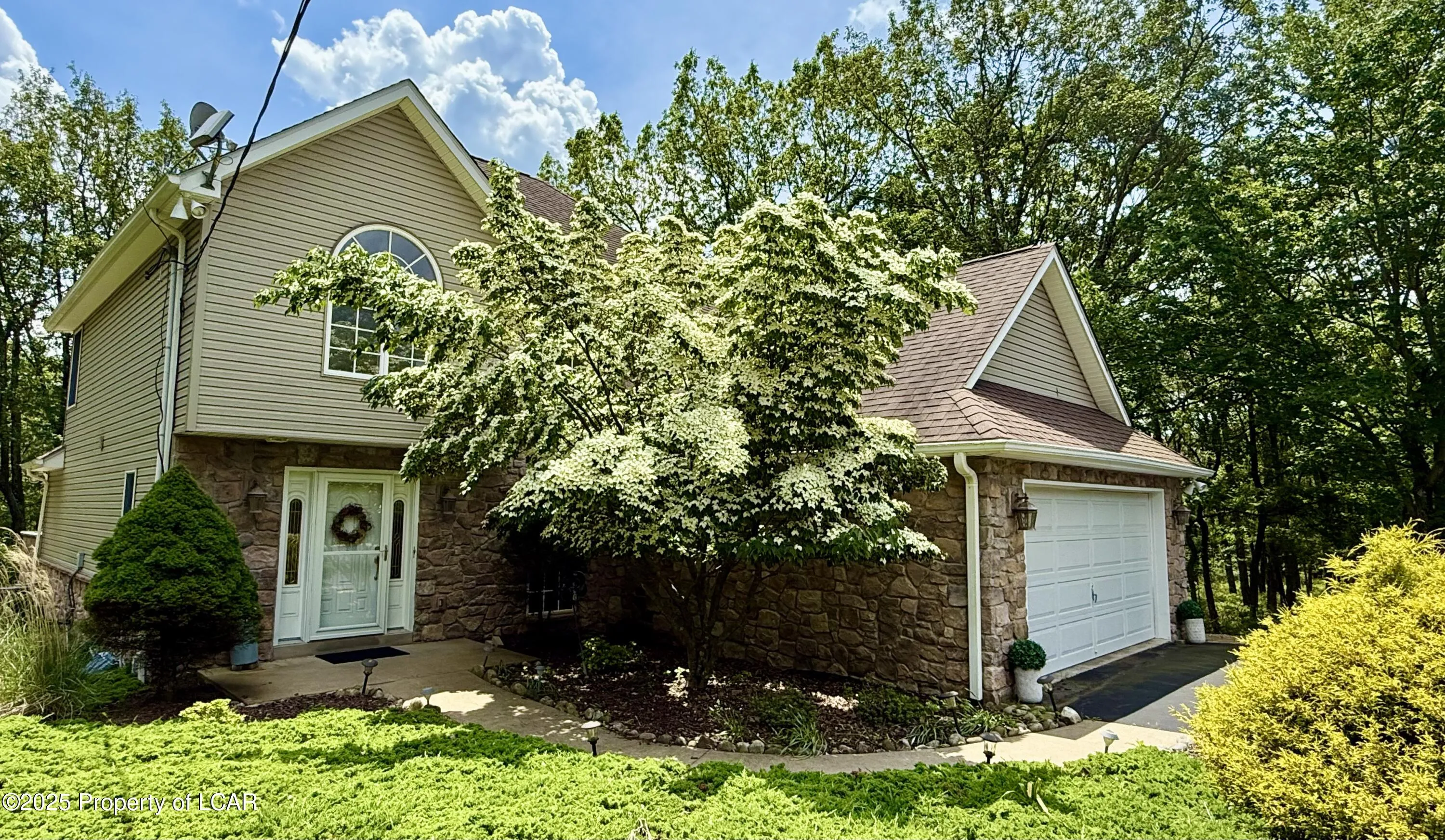 8 Glen Abbey Road, Hazle Twp, PA 18202, 4 Bedrooms Bedrooms, 11 Rooms Rooms,3 BathroomsBathrooms,Residential,For Sale,Glen Abbey,25-3138