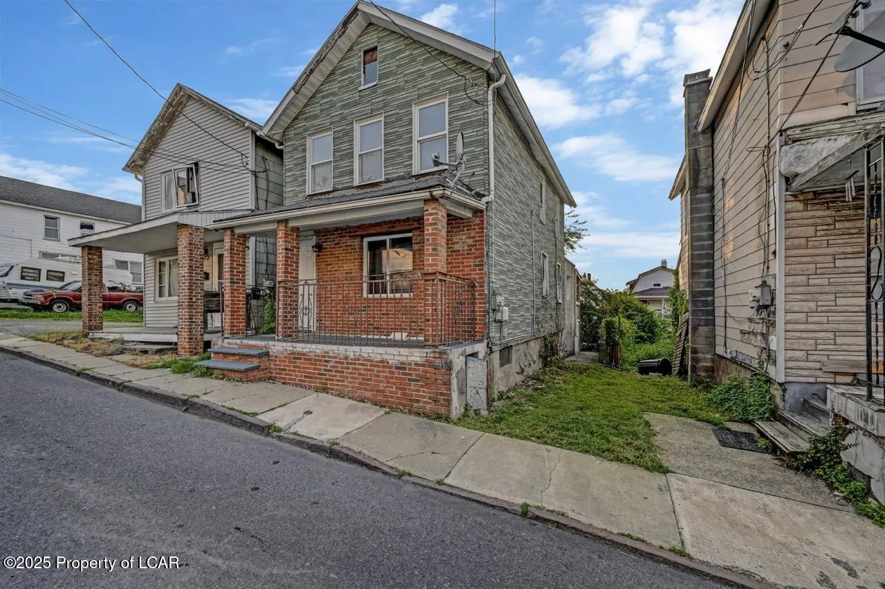 22 Hayes Lane, Wilkes-Barre, PA 18702, 3 Bedrooms Bedrooms, 6 Rooms Rooms,2 BathroomsBathrooms,Residential,For Sale,HAYES,25-3135