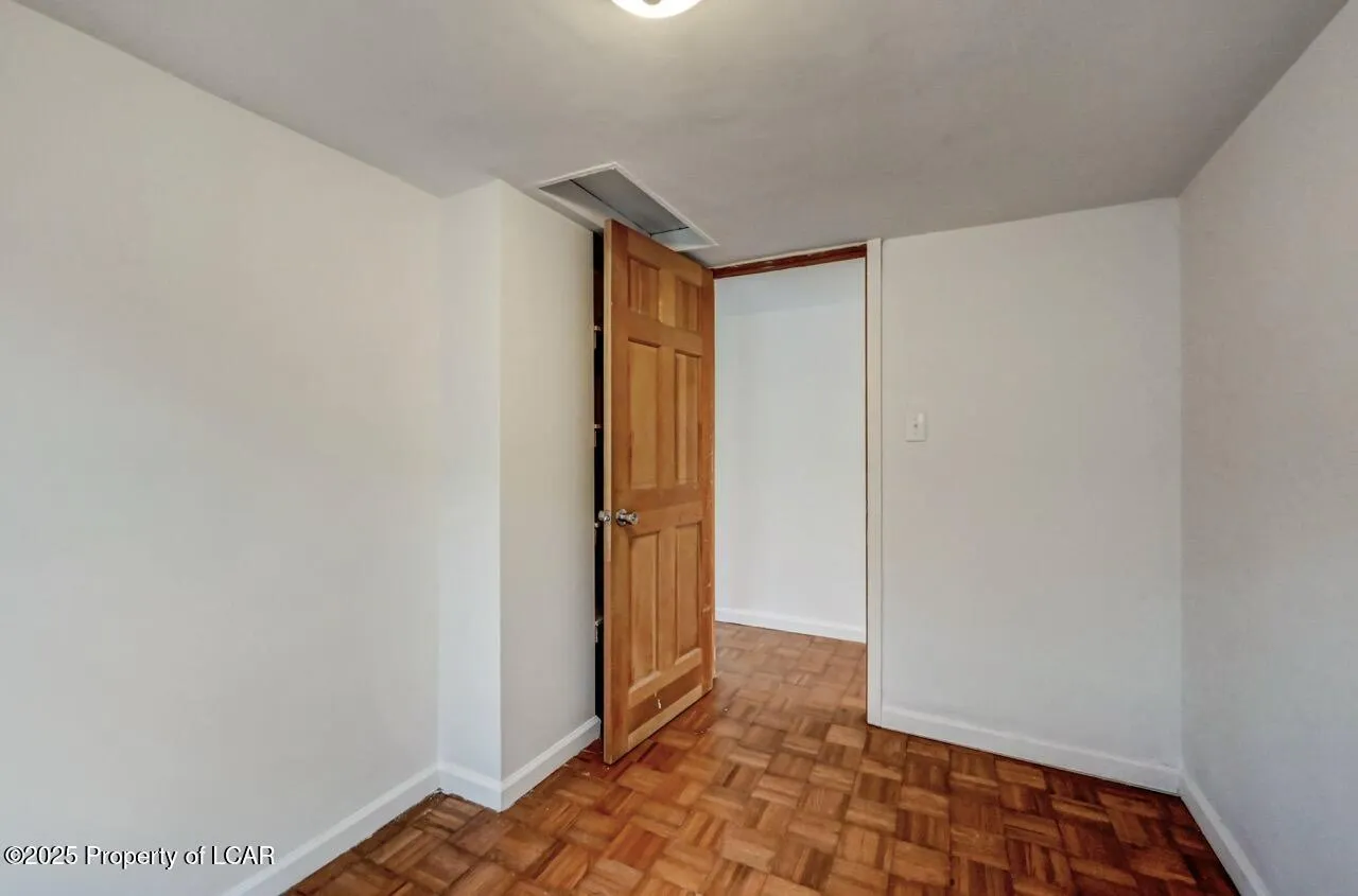 22 Hayes Lane, Wilkes-Barre, PA 18702, 3 Bedrooms Bedrooms, 6 Rooms Rooms,2 BathroomsBathrooms,Residential,For Sale,HAYES,25-3135