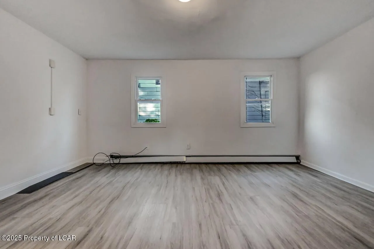 22 Hayes Lane, Wilkes-Barre, PA 18702, 3 Bedrooms Bedrooms, 6 Rooms Rooms,2 BathroomsBathrooms,Residential,For Sale,HAYES,25-3135