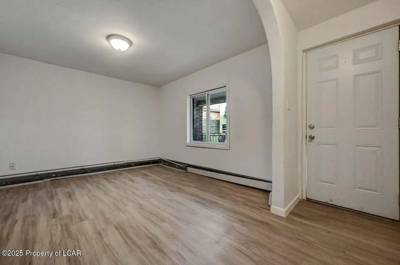 22 Hayes Lane, Wilkes-Barre, PA 18702, 3 Bedrooms Bedrooms, 6 Rooms Rooms,2 BathroomsBathrooms,Residential,For Sale,HAYES,25-3135