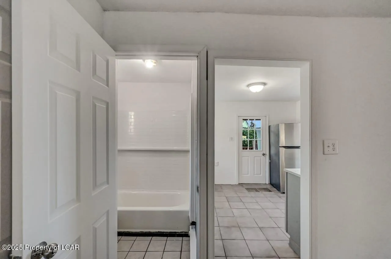 22 Hayes Lane, Wilkes-Barre, PA 18702, 3 Bedrooms Bedrooms, 6 Rooms Rooms,2 BathroomsBathrooms,Residential,For Sale,HAYES,25-3135