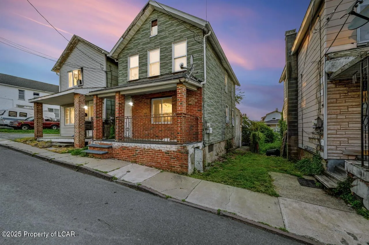 22 Hayes Lane, Wilkes-Barre, PA 18702, 3 Bedrooms Bedrooms, 6 Rooms Rooms,2 BathroomsBathrooms,Residential,For Sale,HAYES,25-3135