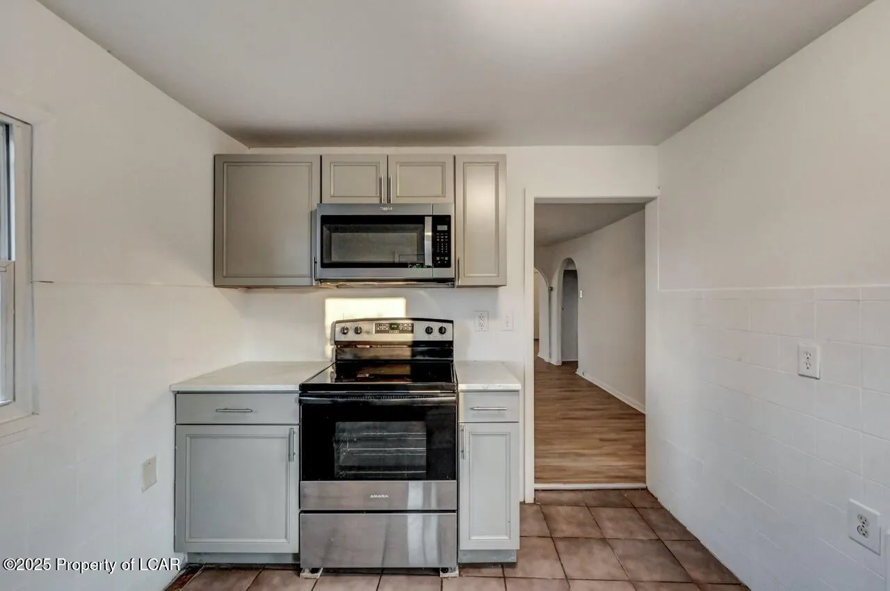 22 Hayes Lane, Wilkes-Barre, PA 18702, 3 Bedrooms Bedrooms, 6 Rooms Rooms,2 BathroomsBathrooms,Residential,For Sale,HAYES,25-3135