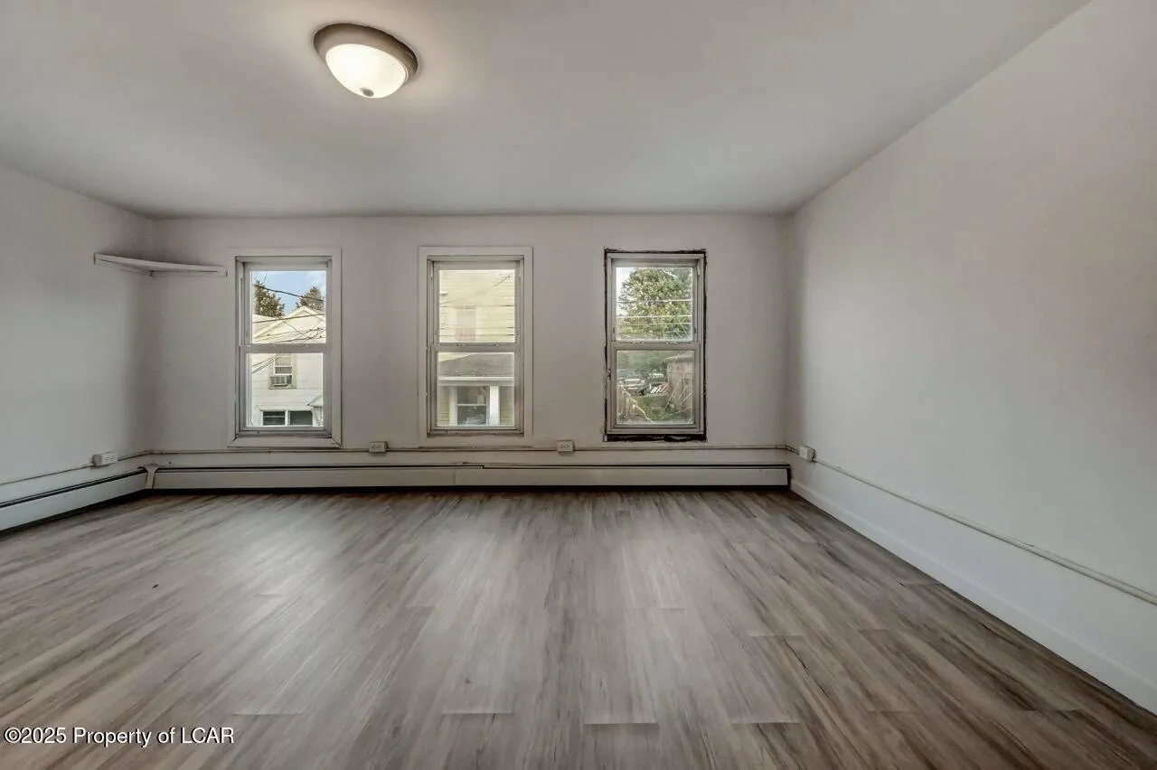 22 Hayes Lane, Wilkes-Barre, PA 18702, 3 Bedrooms Bedrooms, 6 Rooms Rooms,2 BathroomsBathrooms,Residential,For Sale,HAYES,25-3135