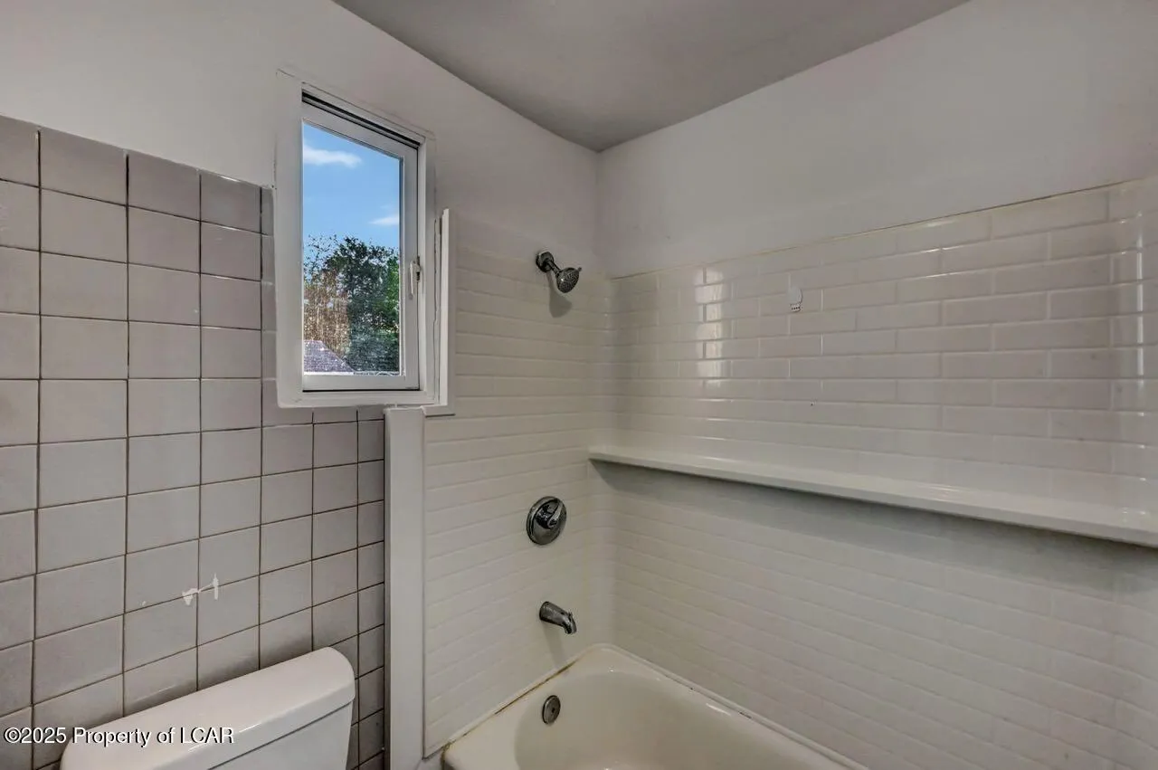 22 Hayes Lane, Wilkes-Barre, PA 18702, 3 Bedrooms Bedrooms, 6 Rooms Rooms,2 BathroomsBathrooms,Residential,For Sale,HAYES,25-3135