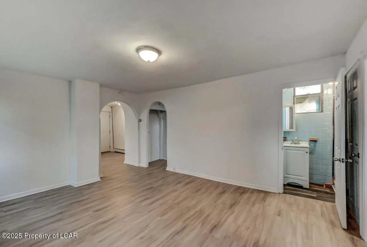 22 Hayes Lane, Wilkes-Barre, PA 18702, 3 Bedrooms Bedrooms, 6 Rooms Rooms,2 BathroomsBathrooms,Residential,For Sale,HAYES,25-3135
