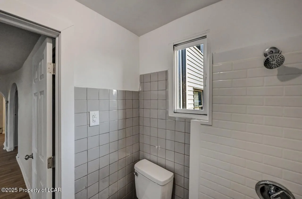 22 Hayes Lane, Wilkes-Barre, PA 18702, 3 Bedrooms Bedrooms, 6 Rooms Rooms,2 BathroomsBathrooms,Residential,For Sale,HAYES,25-3135