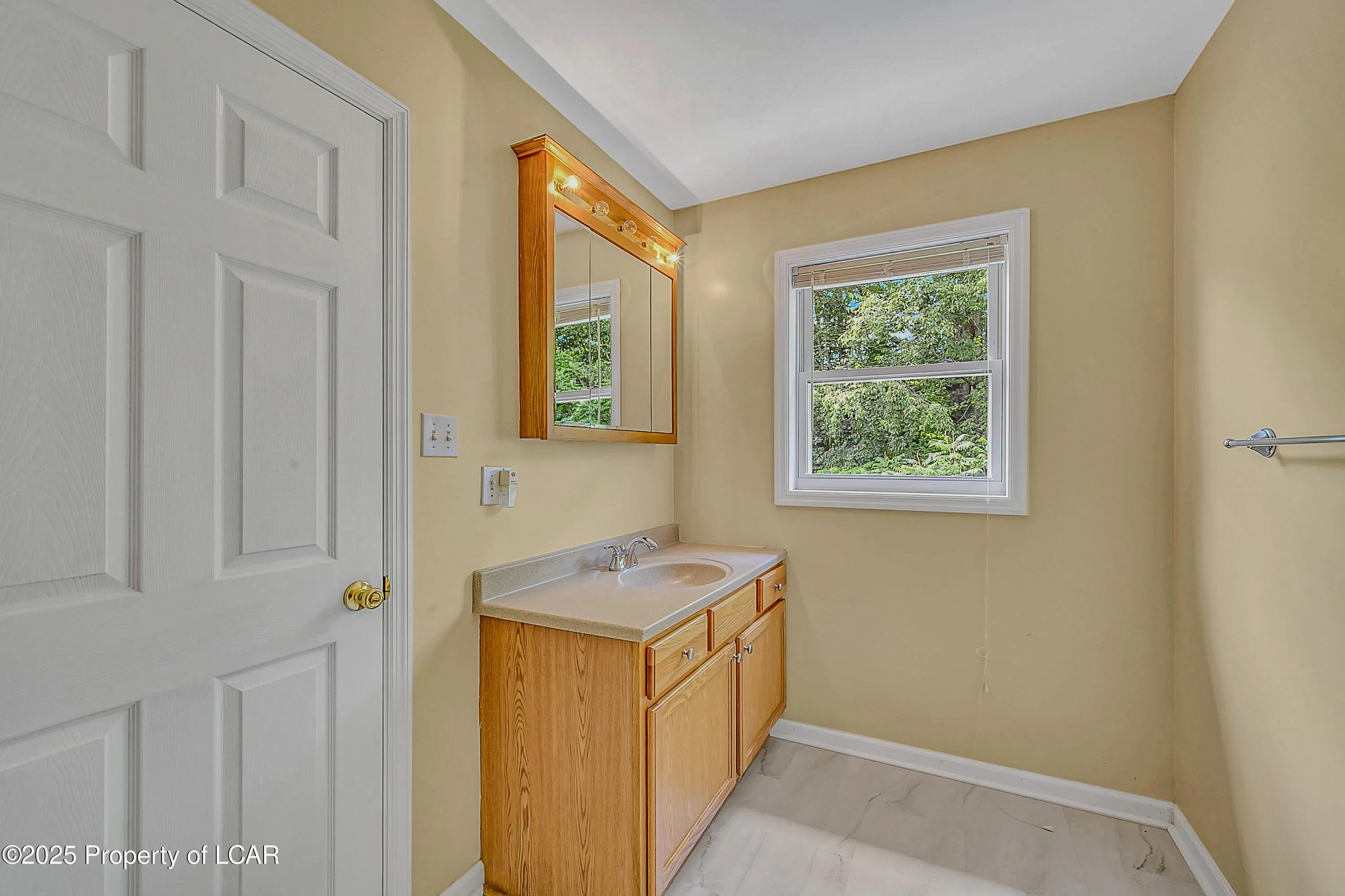 1114 Sunset Drive, Pittston, PA 18640, 2 Bedrooms Bedrooms, 7 Rooms Rooms,3 BathroomsBathrooms,Residential,For Sale,Sunset,25-3242