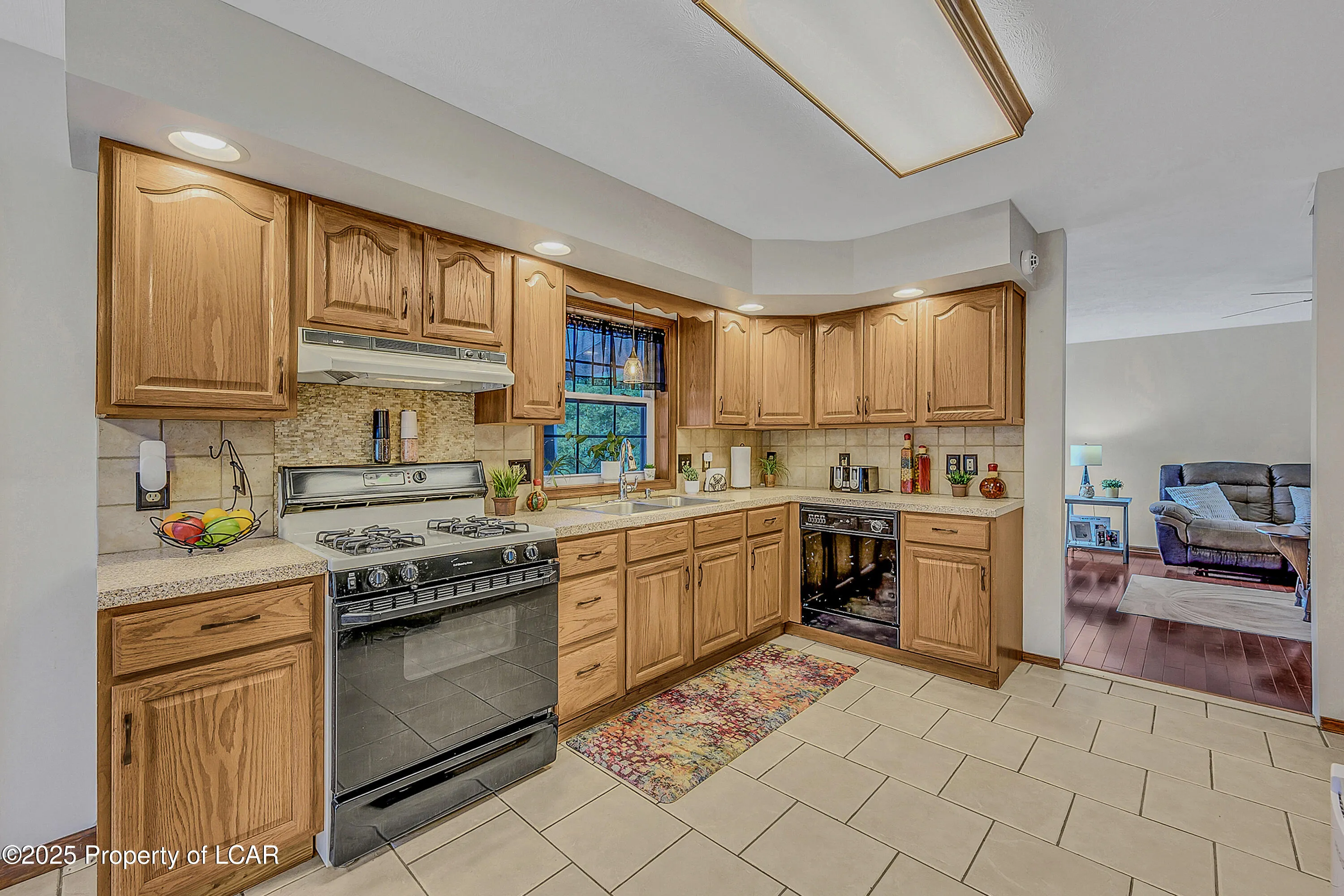 241 Oak Street, Sugar Notch, PA 18706, 3 Bedrooms Bedrooms, 8 Rooms Rooms,3 BathroomsBathrooms,Residential,For Sale,Oak,25-3259