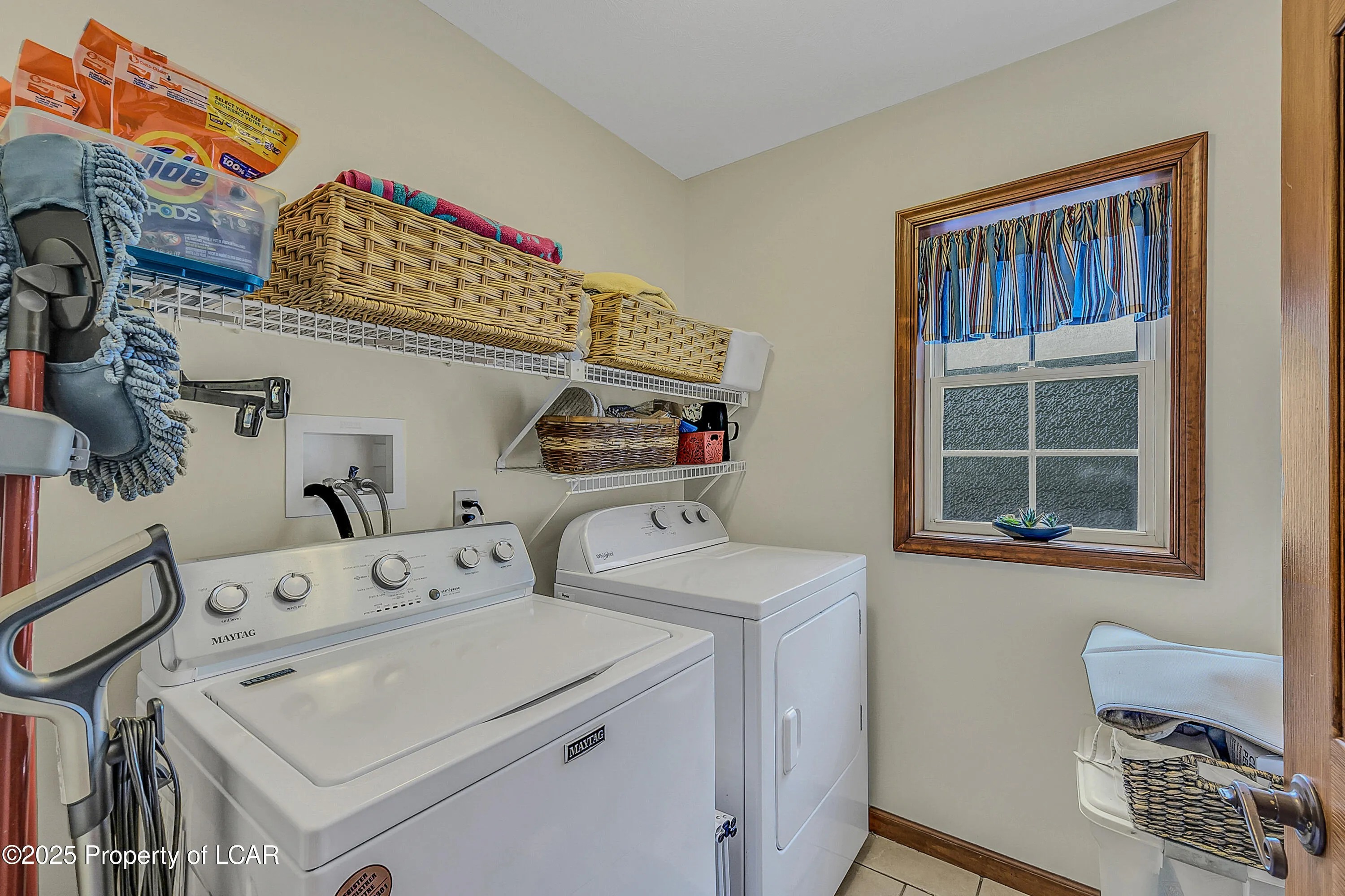 241 Oak Street, Sugar Notch, PA 18706, 3 Bedrooms Bedrooms, 8 Rooms Rooms,3 BathroomsBathrooms,Residential,For Sale,Oak,25-3259