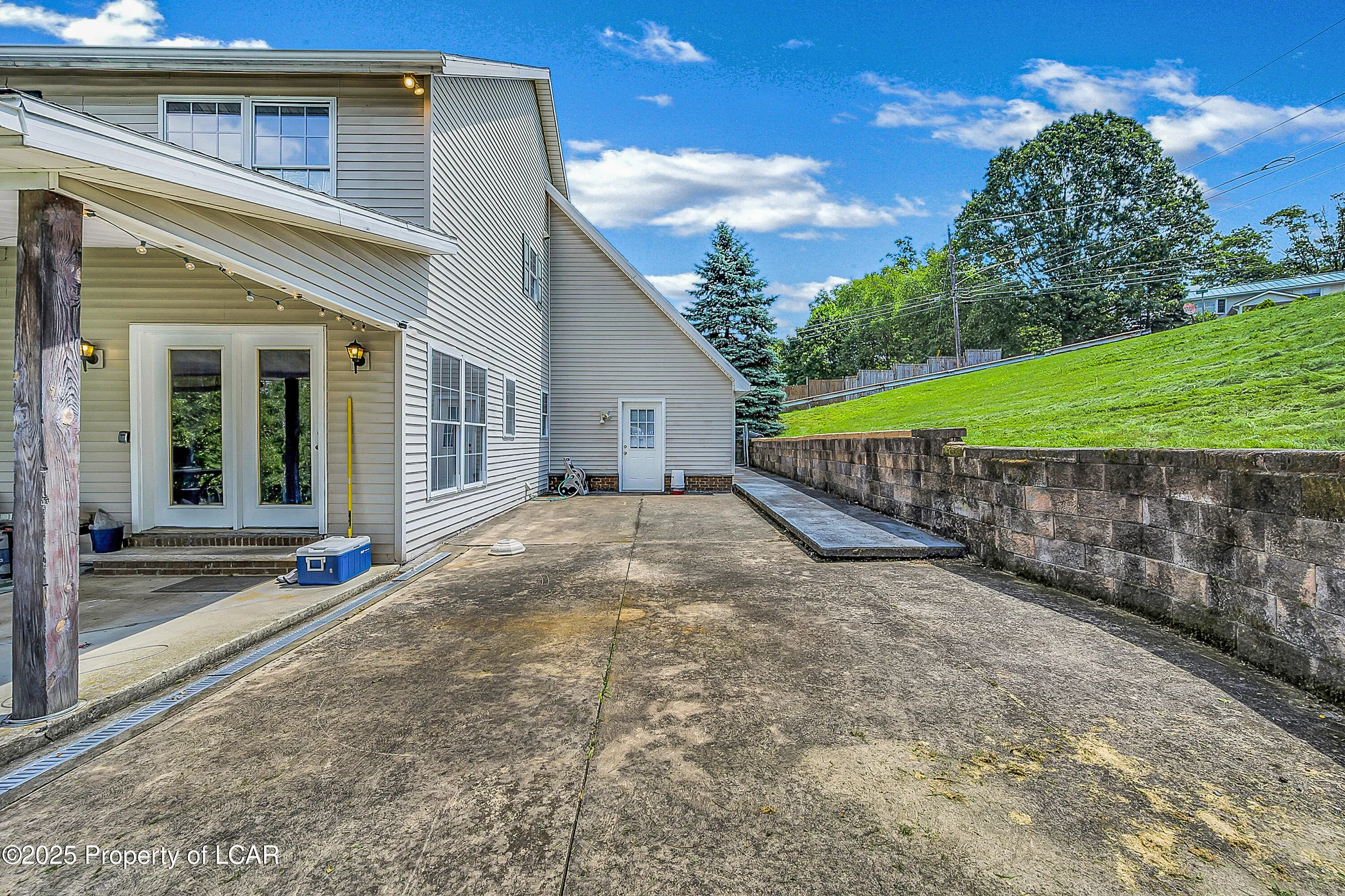 241 Oak Street, Sugar Notch, PA 18706, 3 Bedrooms Bedrooms, 8 Rooms Rooms,3 BathroomsBathrooms,Residential,For Sale,Oak,25-3259