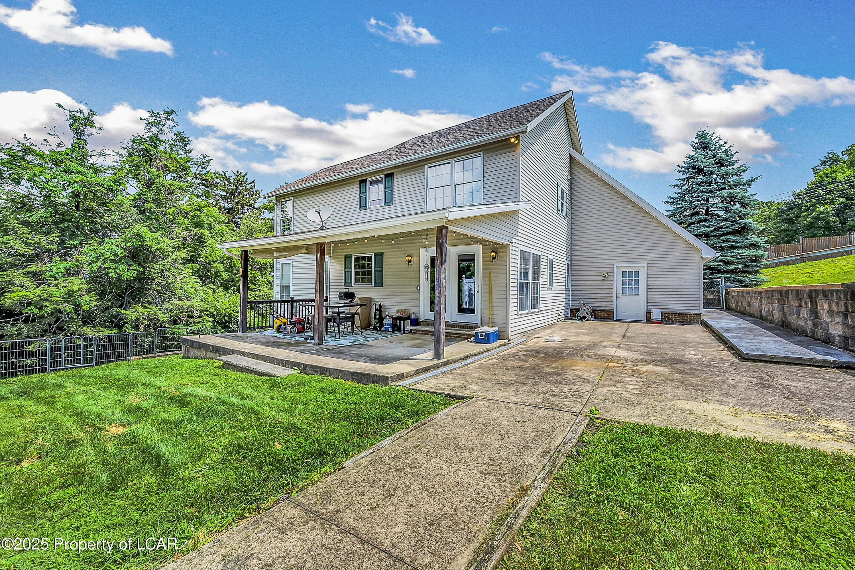 241 Oak Street, Sugar Notch, PA 18706, 3 Bedrooms Bedrooms, 8 Rooms Rooms,3 BathroomsBathrooms,Residential,For Sale,Oak,25-3259