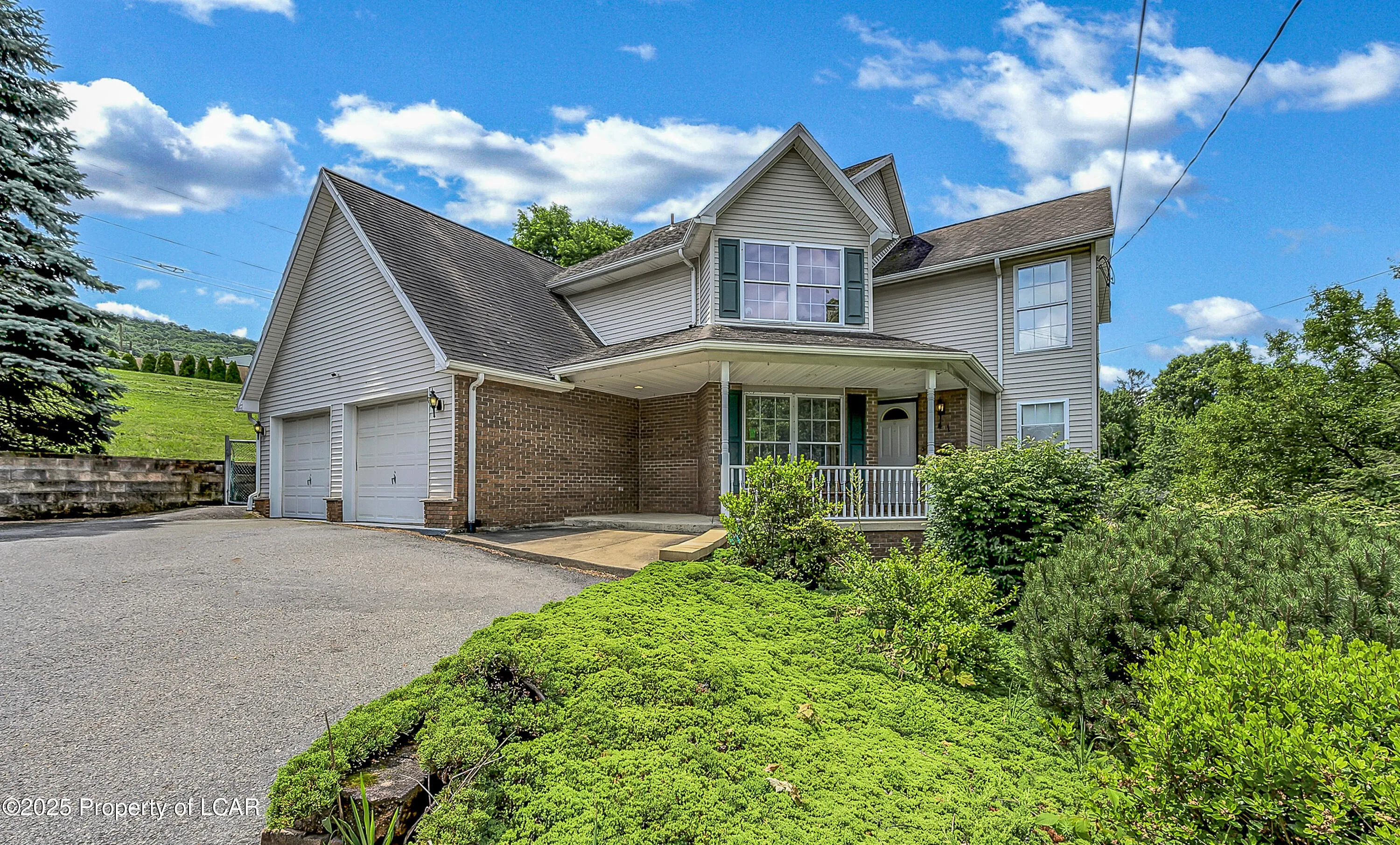 241 Oak Street, Sugar Notch, PA 18706, 3 Bedrooms Bedrooms, 8 Rooms Rooms,3 BathroomsBathrooms,Residential,For Sale,Oak,25-3259