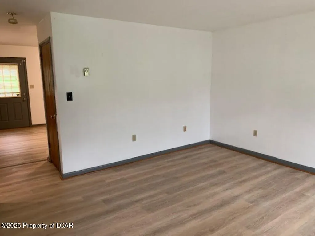 131 Tobin Lane, Edwardsville, PA 18704, 2 Bedrooms Bedrooms, 4 Rooms Rooms,1 BathroomBathrooms,Residential Lease,For Rent,Tobin,25-3290