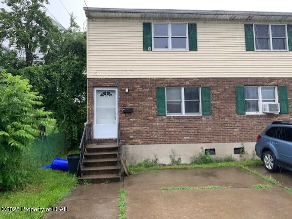 131 Tobin Lane, Edwardsville, PA 18704, 2 Bedrooms Bedrooms, 4 Rooms Rooms,1 BathroomBathrooms,Residential Lease,For Rent,Tobin,25-3290